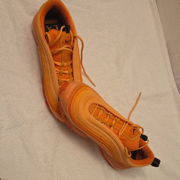 Nike Orange Air Max 90 Athletic Shoes - Picture 11 of 15